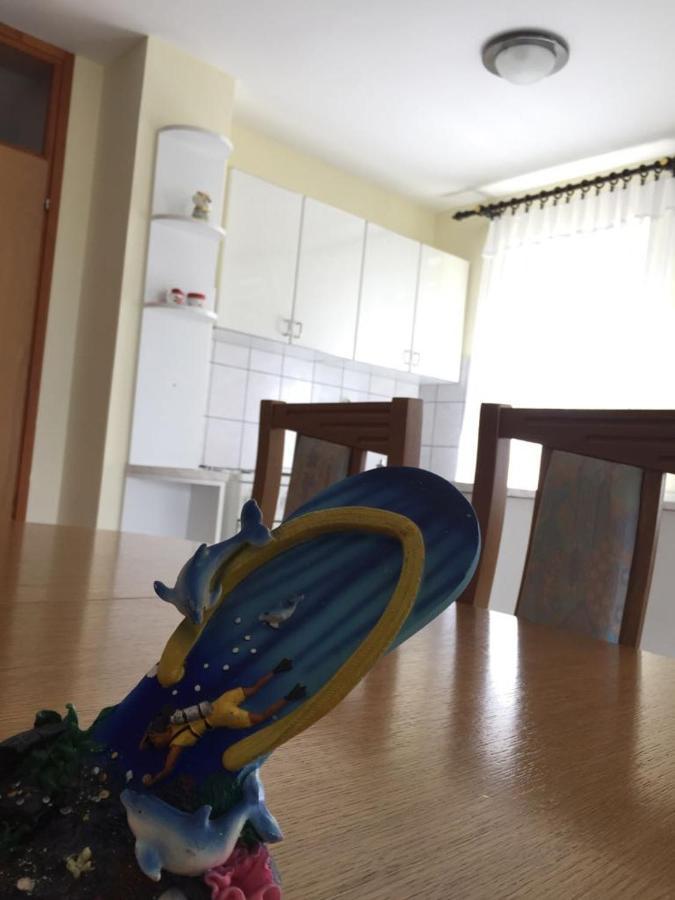 Apartmani Ana Малинска Екстериор снимка
